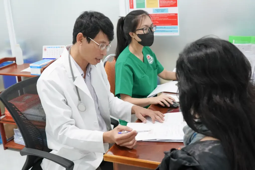 BS Định khám chữa bệnh cho bệnh nhân