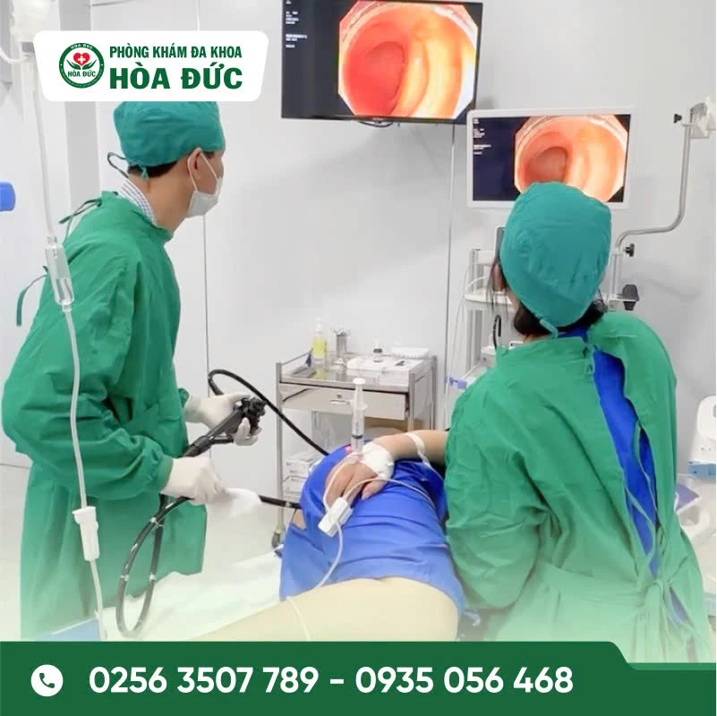 Bác sĩ tại Quy Nhơn - PKĐK Hòa Đức thực hiện soi và cắt polyp đại tràng