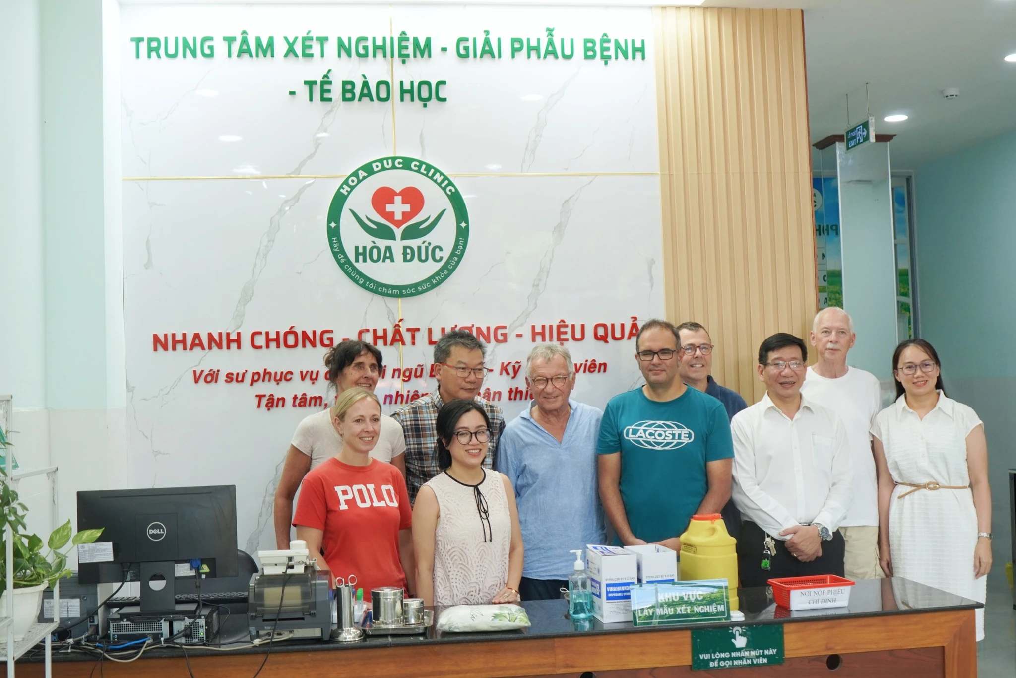 Đoàn Bác sĩ phẫu thuật sứt môi, hở hàm ếch – Deviemed (CHLB Đức) – đến thăm và làm việc tại Phòng khám Đa khoa Hòa Đức
