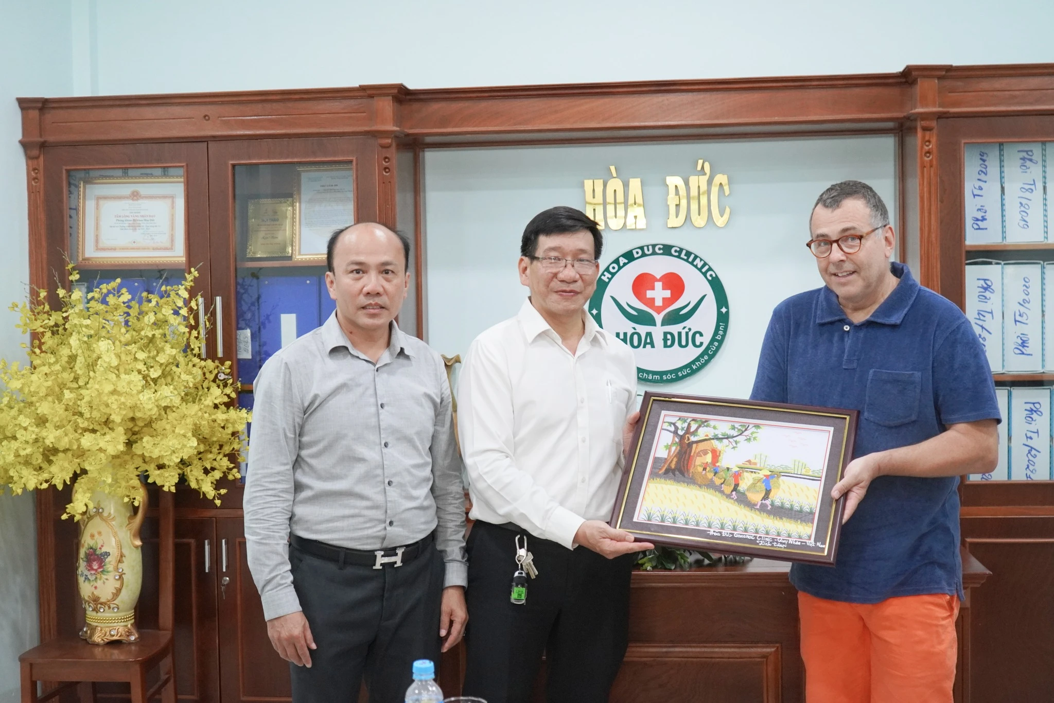 Đoàn Bác sĩ phẫu thuật sứt môi, hở hàm ếch – Deviemed (CHLB Đức) – đến thăm và làm việc tại Phòng khám Đa khoa Hòa Đức