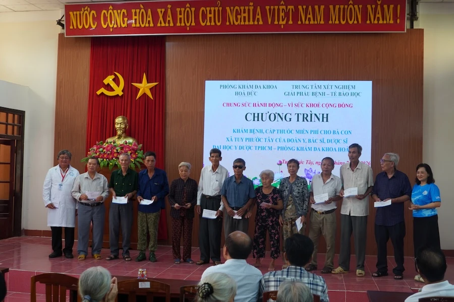 Chung Sức Hành Động – Vì Sức Khoẻ Cộng Đồng: Gần 700 Người Dân Tuy Phước Tây Được Khám Bệnh, Cấp Thuốc Miễn Phí